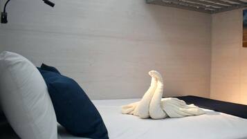 Deluxe Room | Laptop workspace, free WiFi, bed sheets