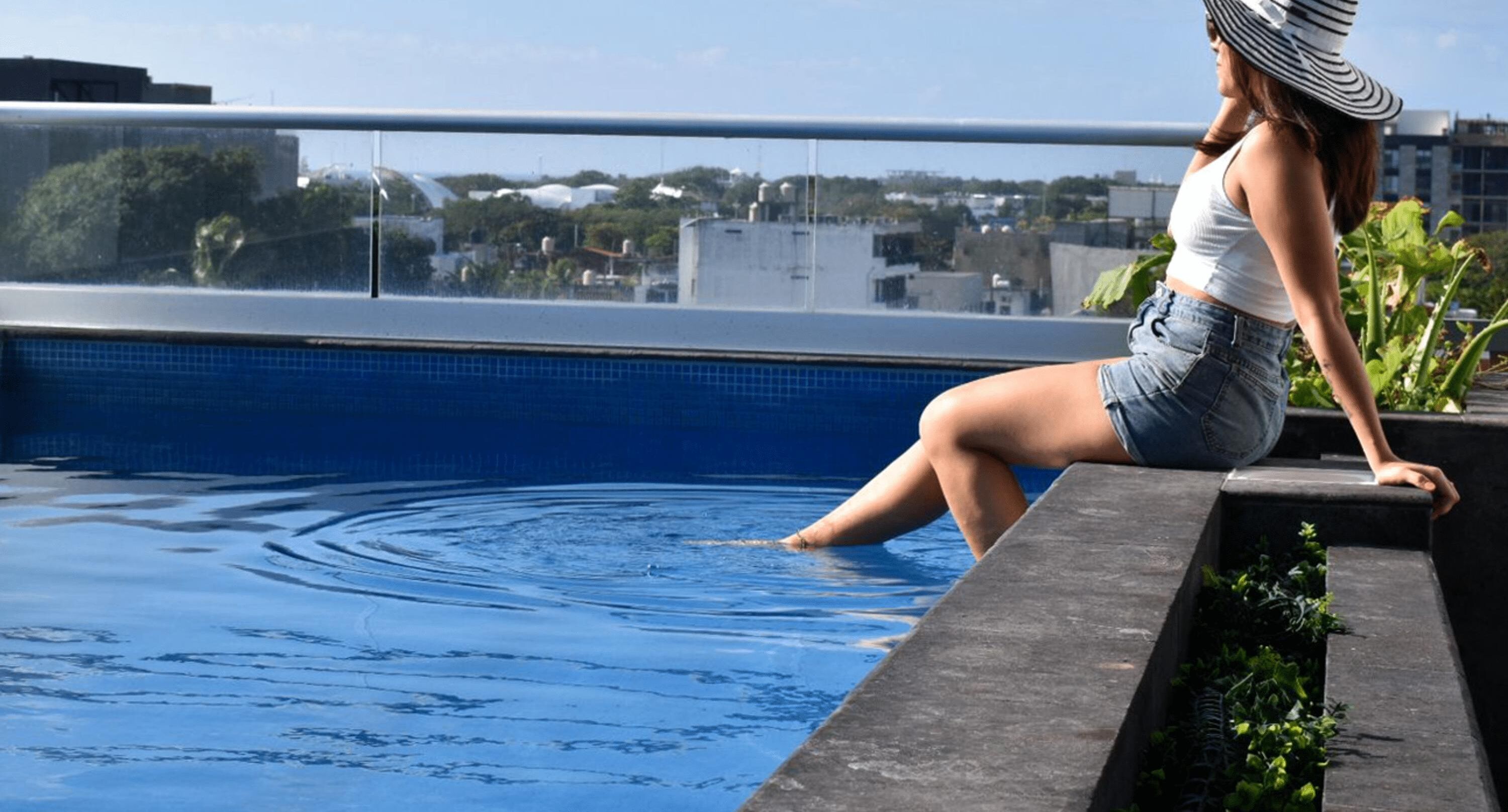 Kolam renang rooftop