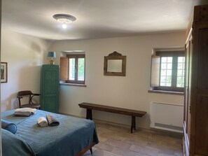 3 bedrooms, desk, iron/ironing board, travel cot