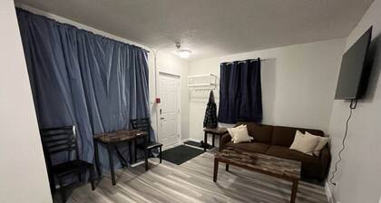 Charming 1BR Near HSC & RRC