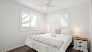3 bedrooms, desk, iron/ironing board, WiFi