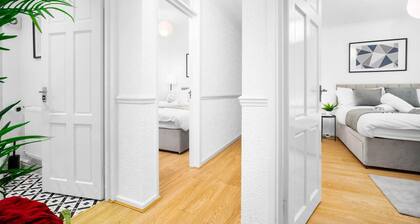 Luxury 4 Bedroom House - Parking - Garden