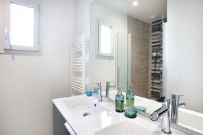 Hair dryer, towels - Chez Marie et Philippe - 1km de la plage (Les Moitiers-d'Allonne)