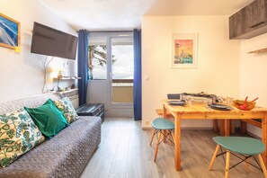 TV - Le Schuss - One Bedroom Apartment, Sleeps 4 (Chamrousse)