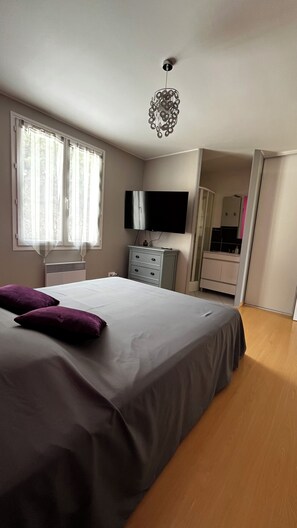 4 slaapkamers, een strijkplank/strijkijzer, gratis wifi, beddengoed