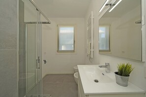 Towels, soap, shampoo, toilet paper