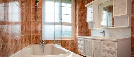Standard-Zweibettzimmer | Badezimmer