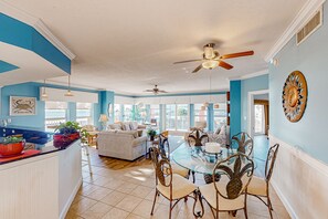 Dining - Gulf-view condo with on-site pool, hot tub, & private patio (Mexico Beach)