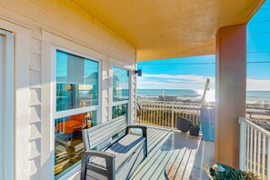 Terrace/patio - Gulf-view condo with on-site pool, hot tub, & private patio (Mexico Beach)