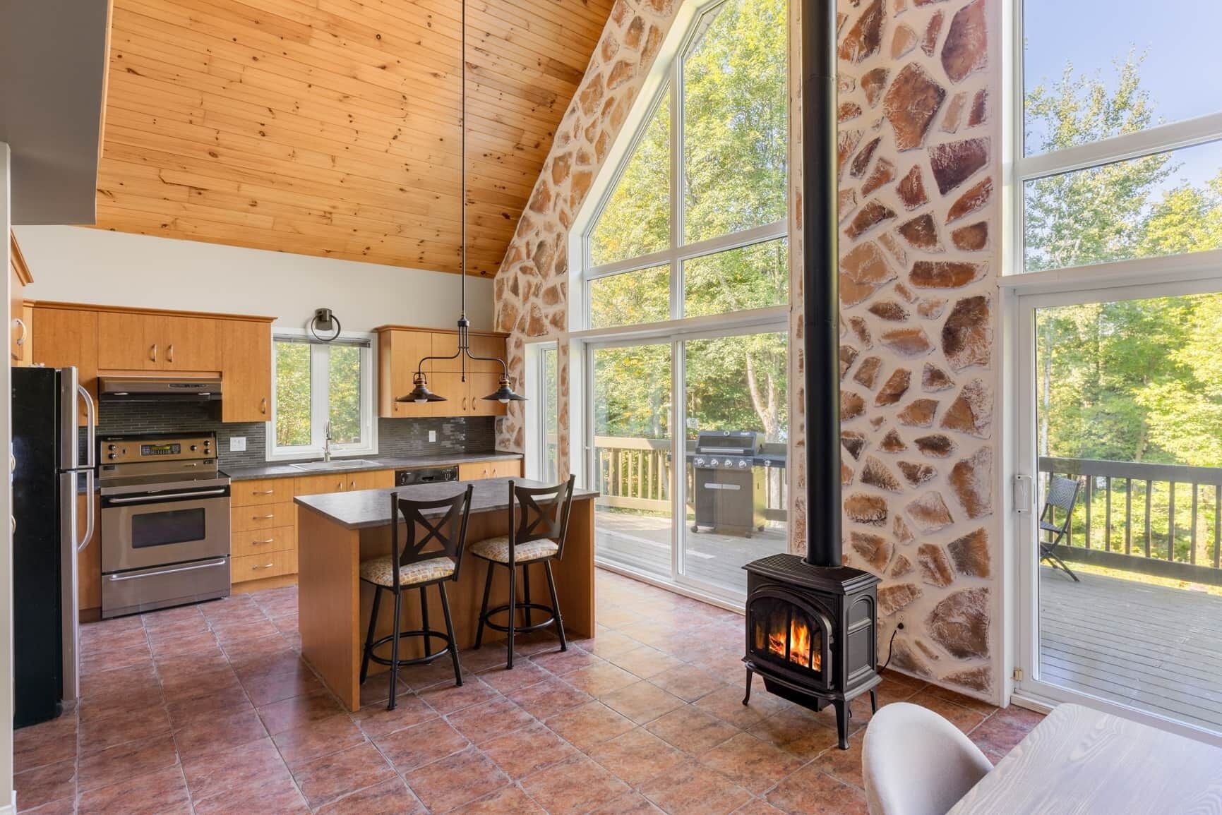 Geladeira, micro-ondas, fogão, cooktop