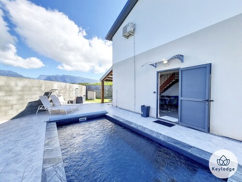 Villa Clokassya, with swimming pool in Saint-Pierre