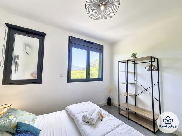 2 bedrooms, iron/ironing board, free WiFi, bed sheets