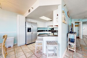 Fridge, microwave, oven, stovetop - Gulf-front, 7th-floor condo with corner balcony, amazing view, pools & hot tub (Orange Beach)