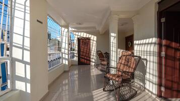Chambre Standard, 1 grand lit, réfrigérateur | Vue depuis le balcon