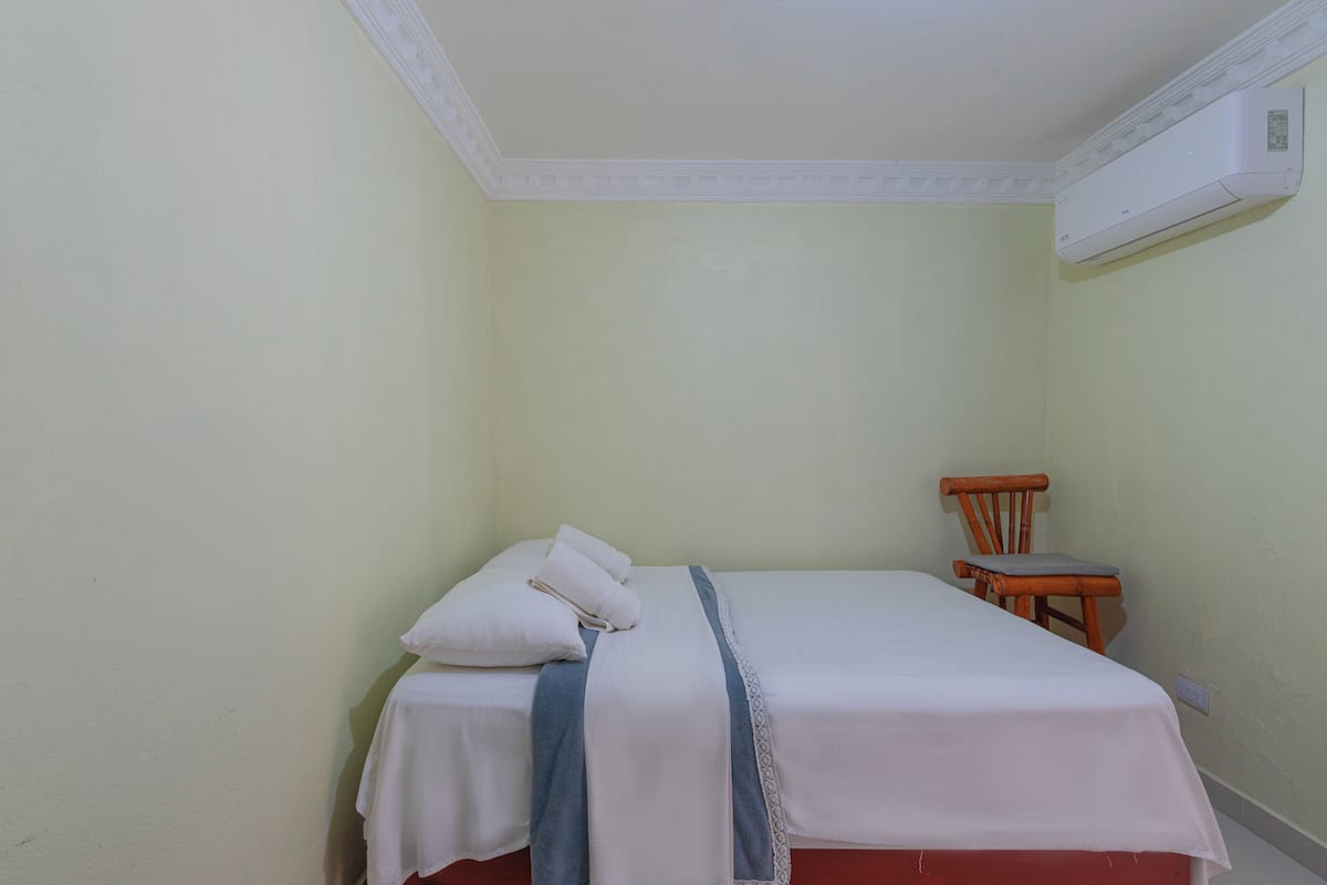 Comfort Single Room, 1 Double Bed, Ensuite, Ground Floor | 1 bedroom, Egyptian cotton sheets, premium bedding, down duvets