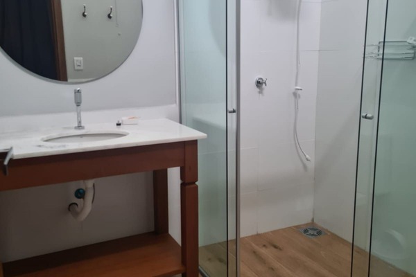 Shower, free toiletries, toilet paper