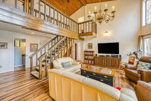 TV, DVD-spiller, bøker og filmbibliotek