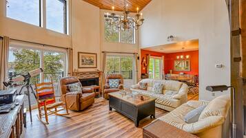 Télévision, lecteur de DVD, livres, vidéothèque