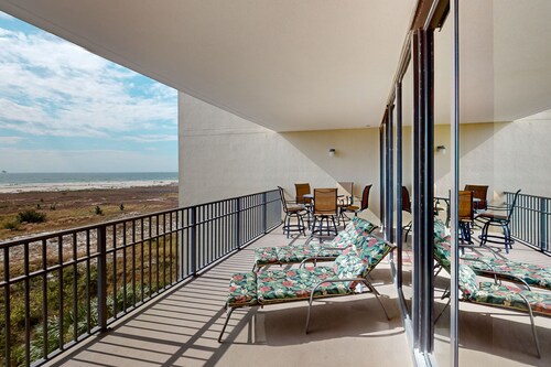 Sunlit beach condo with pool, hot tub, & amazing view - steps to the sand