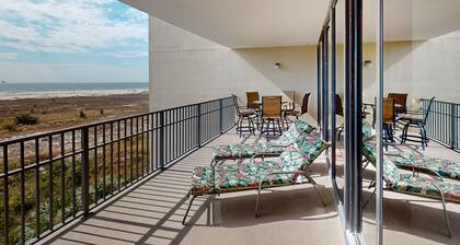 Sunlit beach condo with pool, hot tub, & amazing view - steps to the sand