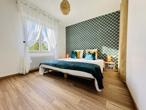 2 dormitorios, tabla de planchar con plancha, wifi y ropa de cama