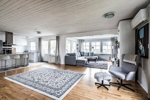 Living area - Lovely villa close to the beach (Stockholms län)