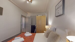 熨斗/熨衣板、免费 WiFi、床单