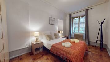 Bügeleisen/Bügelbrett, kostenloses WLAN, Bettwäsche