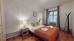 Bügeleisen/Bügelbrett, kostenloses WLAN, Bettwäsche