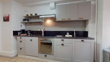 Fridge, microwave, oven, coffee/tea maker