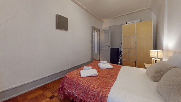 Iron/ironing board, free WiFi, bed sheets