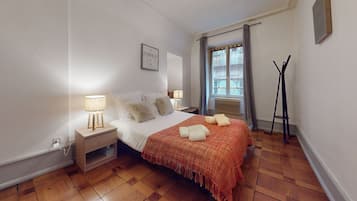 Iron/ironing board, free WiFi, bed sheets