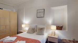 Iron/ironing board, free WiFi, bed sheets