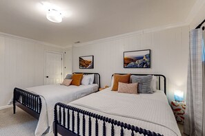 4 habitaciones, tabla de planchar con plancha, internet y ropa de cama 