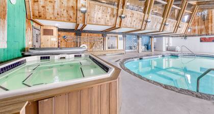 Classic Vermont cabin with forest views, pools, hot tub & gym