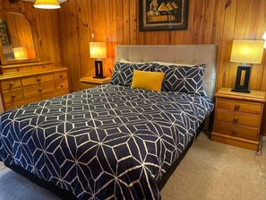 3 chambres, fer et planche à repasser, Wi-Fi, draps fournis