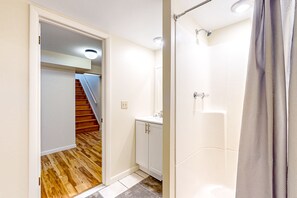 Hårføner og håndklær