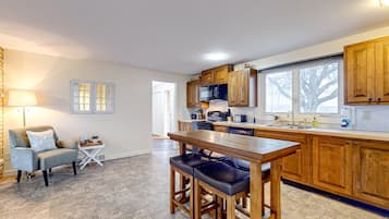 Frigorífic, microones, forn i placa de cuina