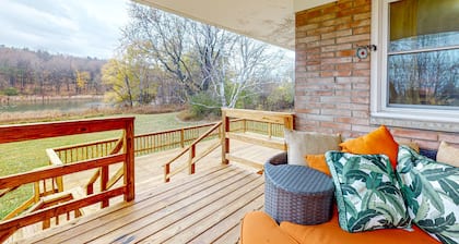 Secluded home with large deck, foosball table, & W/D - near skiing