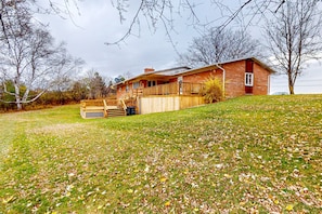 Exterior - Secluded home with large deck, foosball table, & W/D - near skiing (Canandaigua)