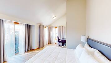 2 bedrooms, desk, WiFi, bed sheets