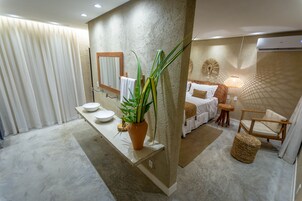 Ducha, secador de pelo, batas, toallas