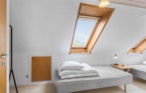 3 bedrooms, travel cot, free WiFi