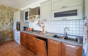 Refrigerador, parrilla de estufa, lavavajillas y utensilios de cocina 