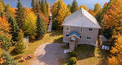 Lakefront Cottage + Kayak & Fall Views