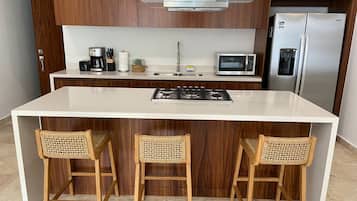 Full-size fridge, microwave, toaster, blender