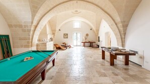 A spacious room with a pool table, a billiards table, and a dining area with a table and chairs. - Masseria Angiulli Piccolo w pool / Salento Apulia (Grottaglie)