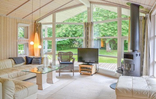 Cozy home in Græsted with WiFi