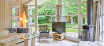 Cozy home in Græsted with WiFi