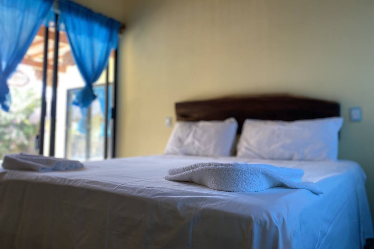Wifi gratis y ropa de cama 
